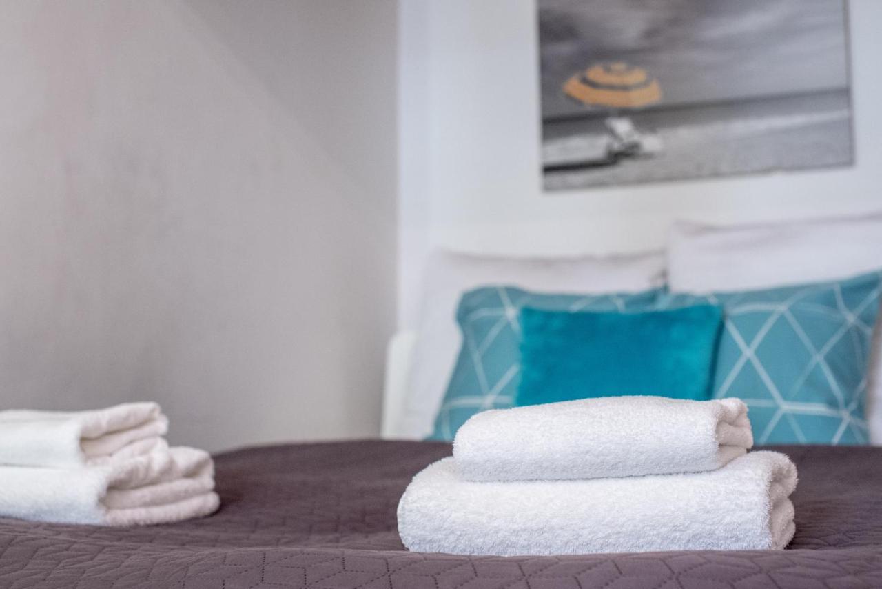 Central Quiet Studio B&B, Airport Connection Budapest Bagian luar foto