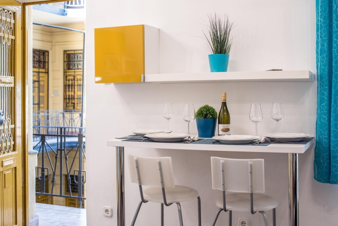 Central Quiet Studio B&B, Airport Connection Budapest Bagian luar foto