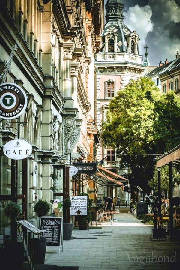 Central Quiet Studio B&B, Airport Connection Budapest Bagian luar foto